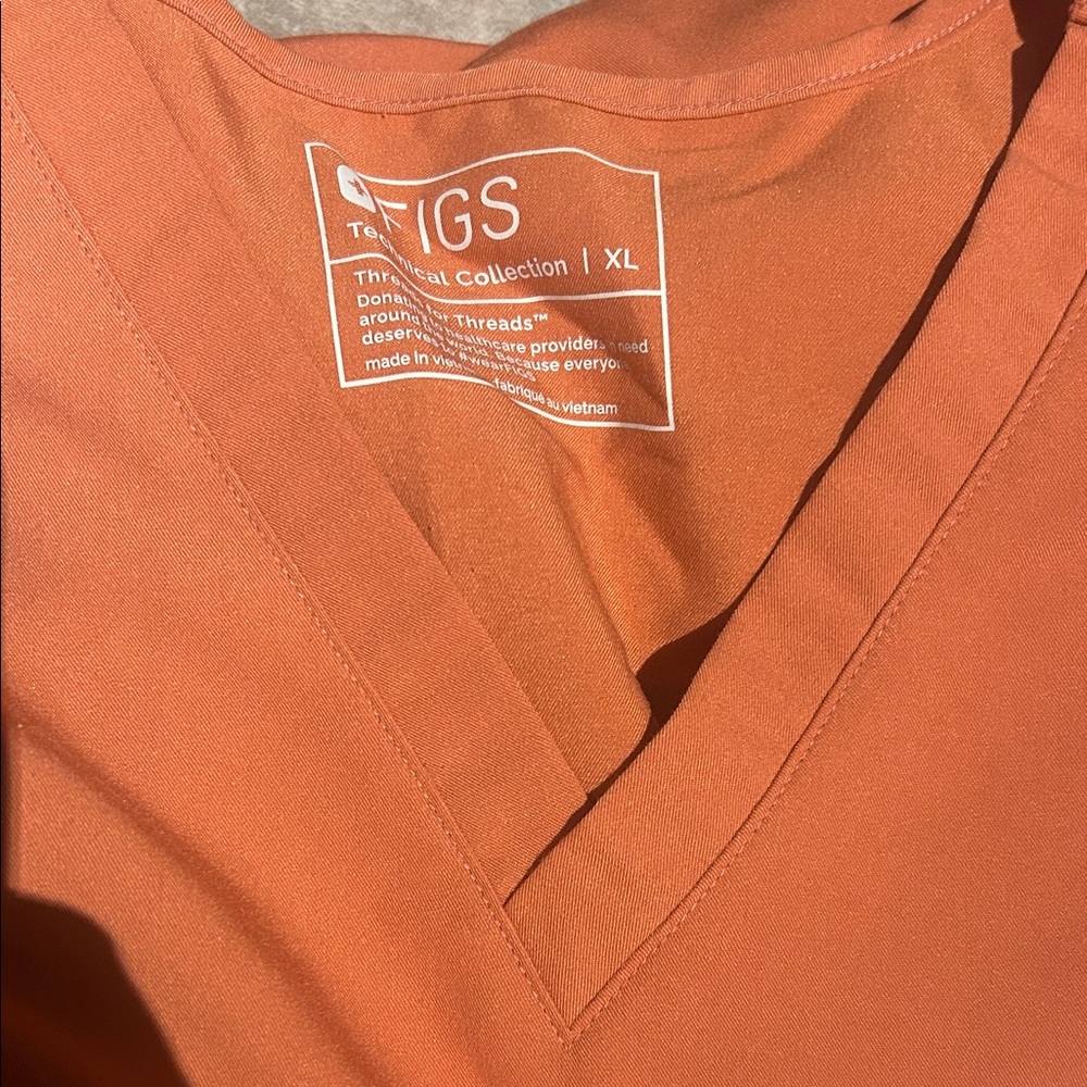 Figs Terracotta V-Neck Scrub Set size xl